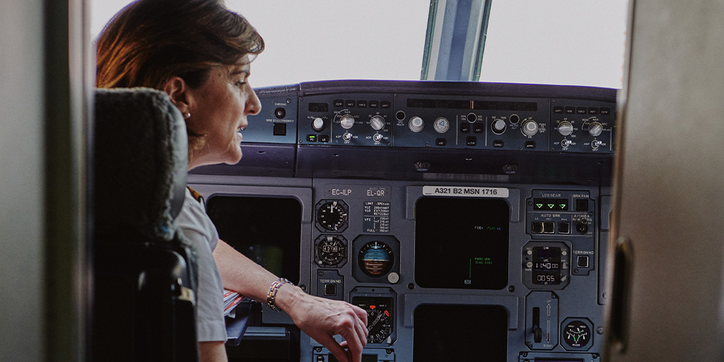 📝 Did you know that the plane crew carries out rigorous checks in each phase of the flight to guarantee safety? They use a checklist to ensure that every task has been undertaken. There are two types of checklists. Find out what they are 👉bit.ly/3GGGGCS