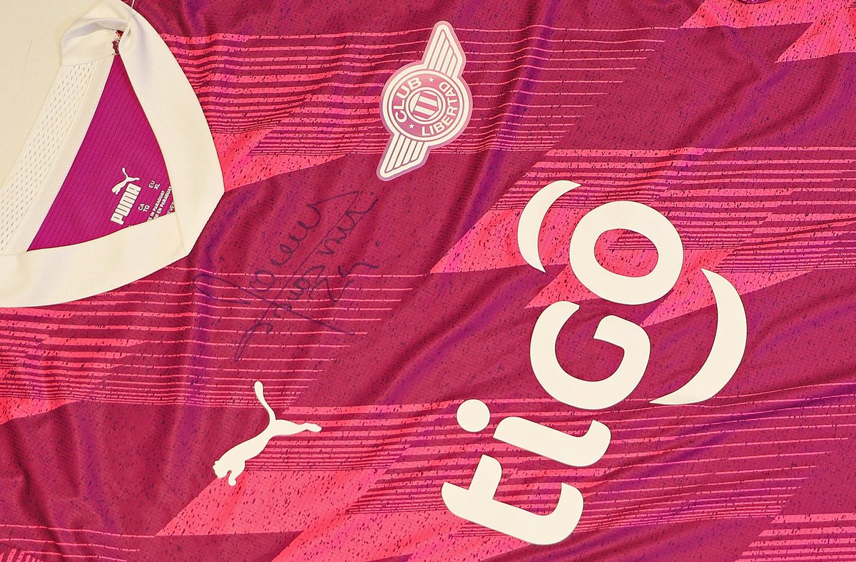 ¡REGALAZO! 😍

Esta camiseta de colección de Libertad, el supercampeón de la temporada 2023, firmada por Roque Santa Cruz puede ser tuya. Gentileza de <a href="/PUMAParaguay/">Puma Paraguay</a>

✍️ Para participar:
➡️ Seguí a <a href="/SomosVersusPY/">Versus</a>
➡️ Dale RT a esta publicación 

Anunciaremos al ganador/a el viernes