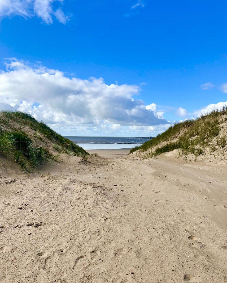 Follow sandy trails with ocean views…🌊

A walk through Merthyr Mawr Warren National Nature Reserve takes in a beautiful part of the @WalesCoastPath - the perfect place to rejuvenate and connect with natural wonders.

📷 graces.walks

#walesbytrails #walescoastpath #merthyrmawr