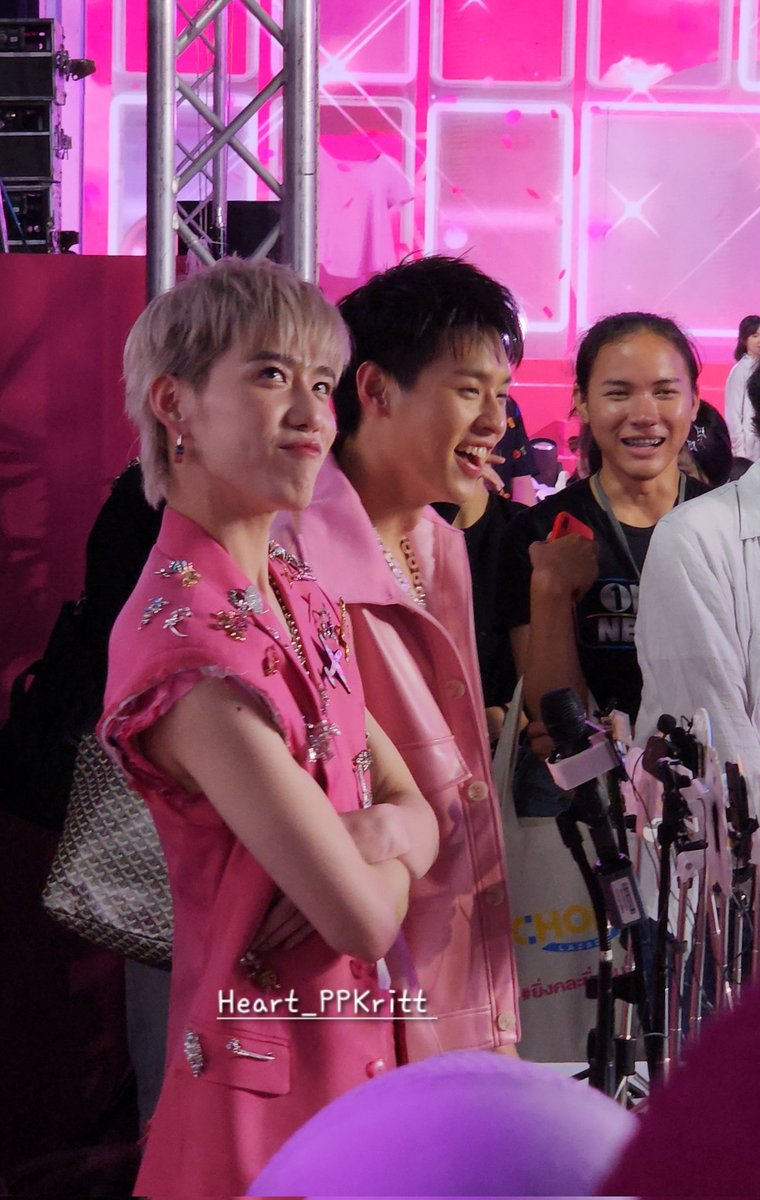หัวใจผมแตกกก💔💔💔💔

 #ppkritt #bkpp #bbillkin #Lazada1212THLive    
#Lazada1212SearchForStyleParty