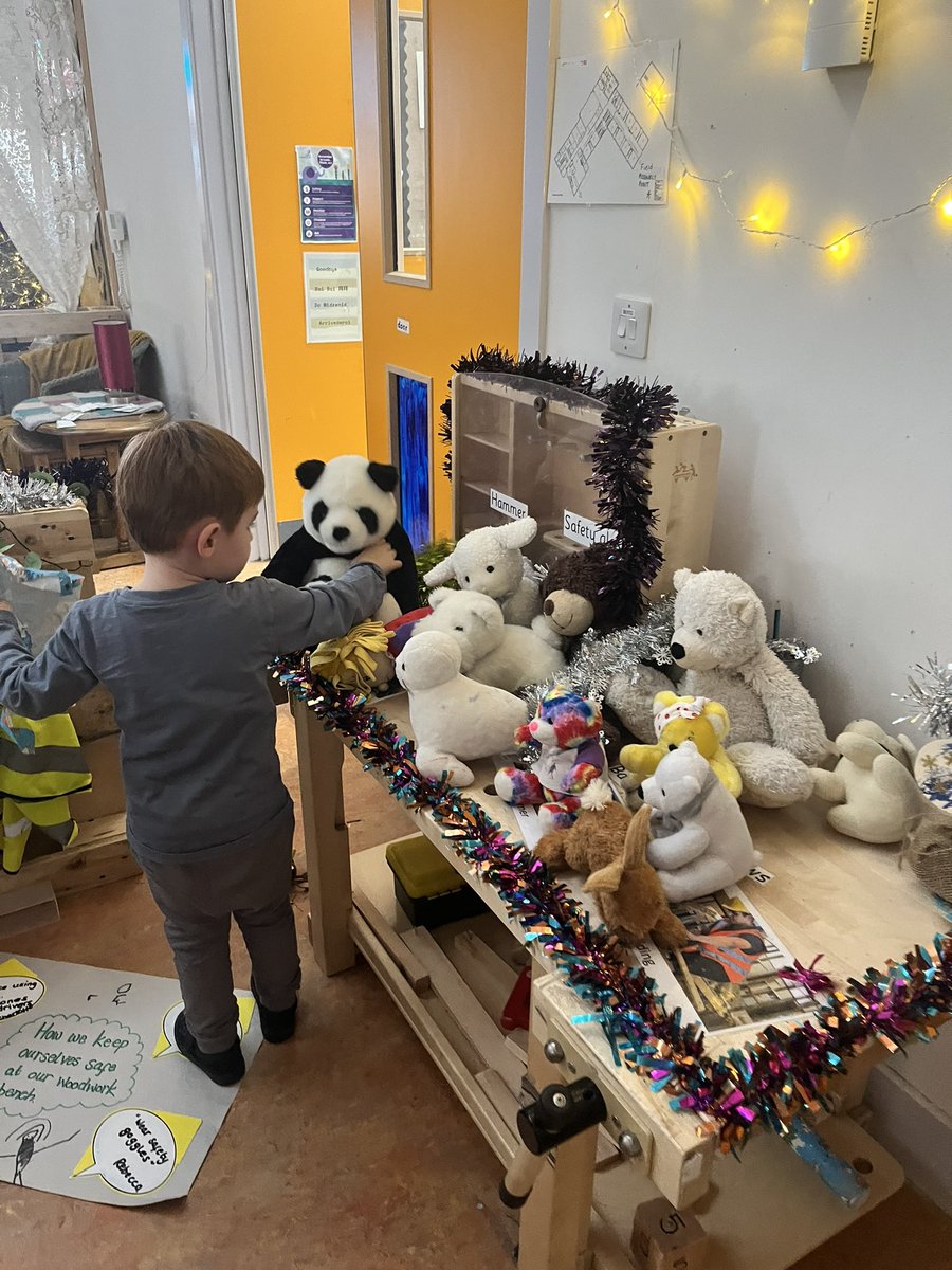 ElcSouthdale's tweet photo. Santa’s workshop 🎅🏻🎄#creativity #presentwrapping https://t.co/OxcfWiyqYf