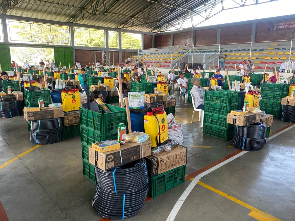 En esta oportunidad es para nosotros de gran orgullo haber podido contar con las tres fases de Valle Agro gracias a la Gobernación del Valle.
Organizaciones beneficiadas:  ASOVISA,
FUNDAAFRO,línea productiva de hortalizas, musáceas y cítrico.

#SecretaríadeDesarrolloRural