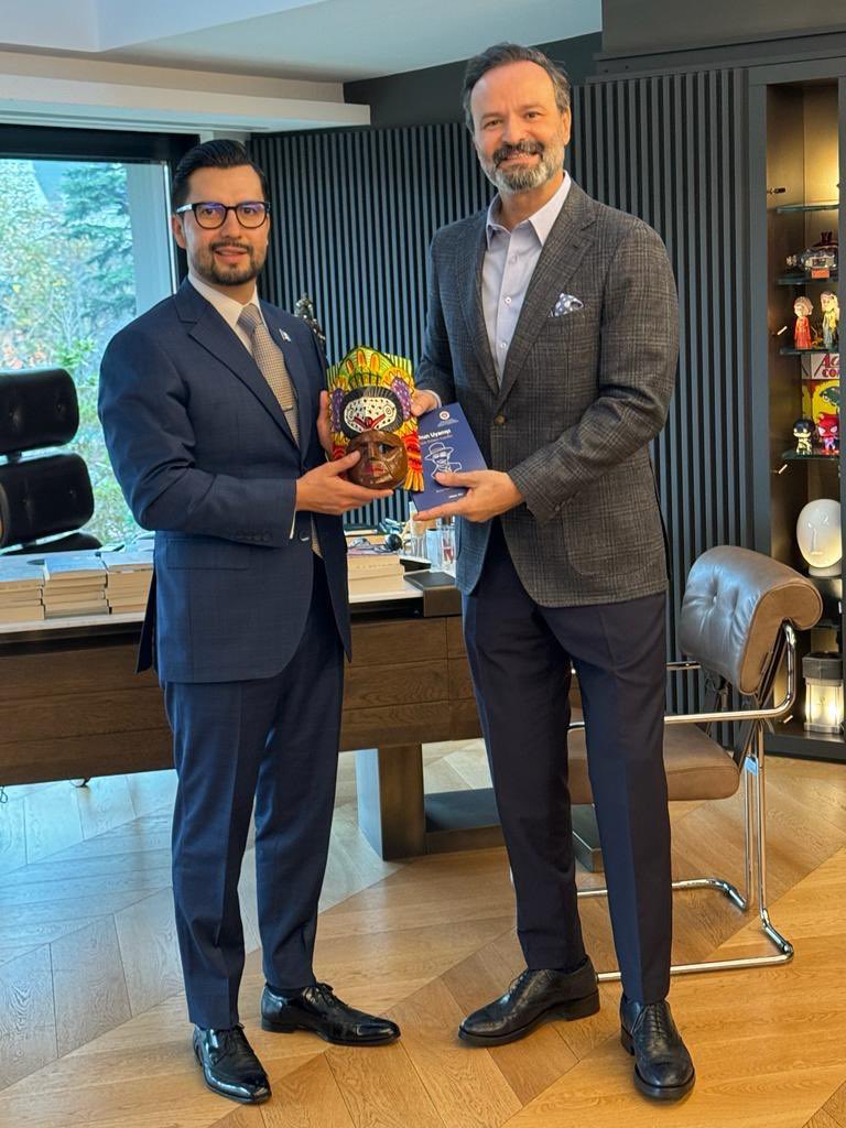 #EmbajadorGtTürkiye #JairoEstrada, meets with the president and CEO of Tims Productions, #TimurSavcı, @TimsProd, a company dedicated to filming, to identify commercial opportunities between both countries 🇬🇹🇹🇷. #DiplomaciaComercialGt