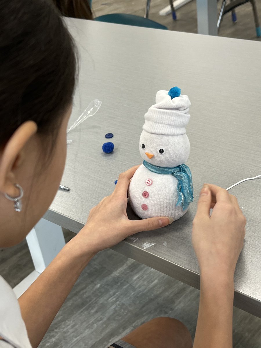 Let it Snow let it Snow let it Snow. It's time for our Sock Snowman ⁦<a href="/HTSRichmondHill/">HTS Richmond Hill</a>⁩ ⁦@pereira_rasoHTS⁩ ⁦<a href="/trayc4teach/">𝕋𝕣𝕒𝕔𝕪 𝔽𝕒𝕦𝕔𝕙𝕖𝕣 (she/her)</a>⁩ ⁦@LisaWest23⁩