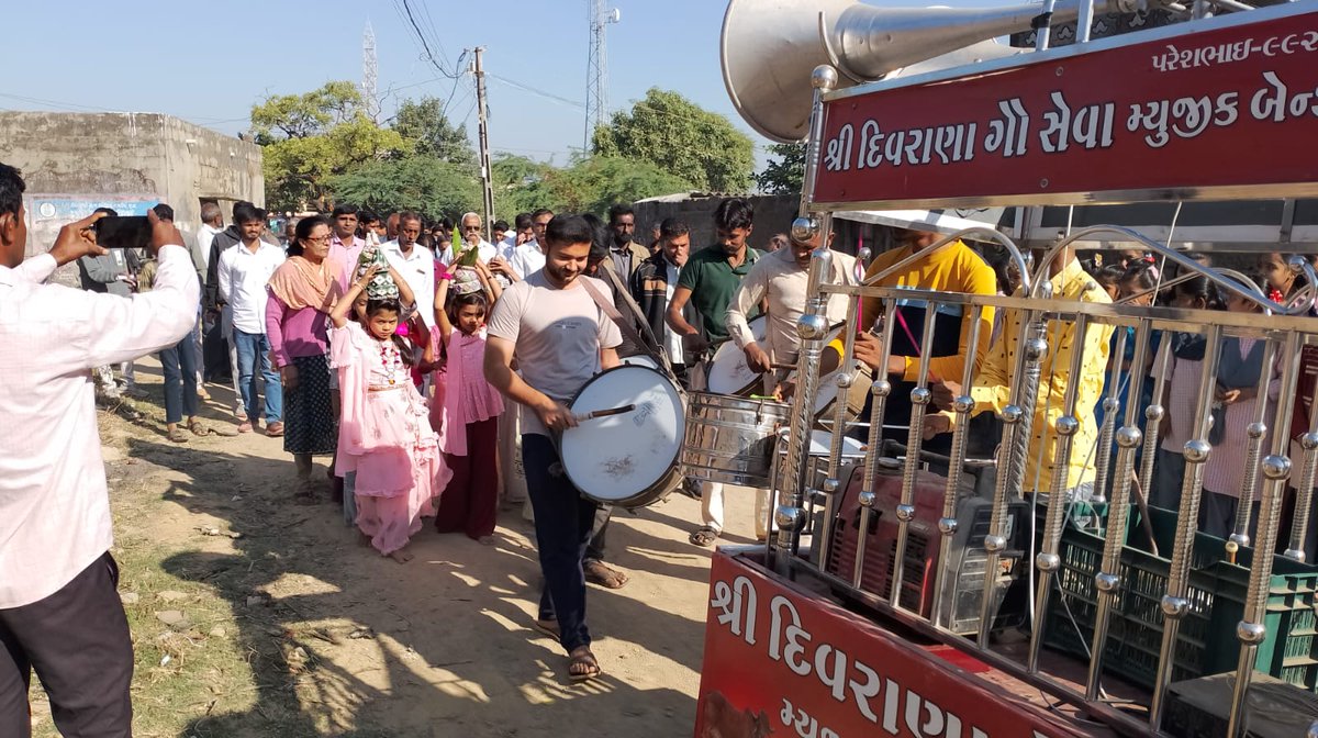 TDO_MANGROL_JND's tweet photo. આજ રોજ દિવરાણા અને કંકાણા ગામે વિકસિત ભારત સંકલ્પ યાત્રા રથનું આયોજન કરવામાં આવ્યું.
@CMOGuj
@GujPRHDept
@monakhandhar
@GujDCoffice 
@skumar_76 
@collectorjunag 
@DdoJunagadh 
@JunagadhGog https://t.co/3uY5YWhoXN