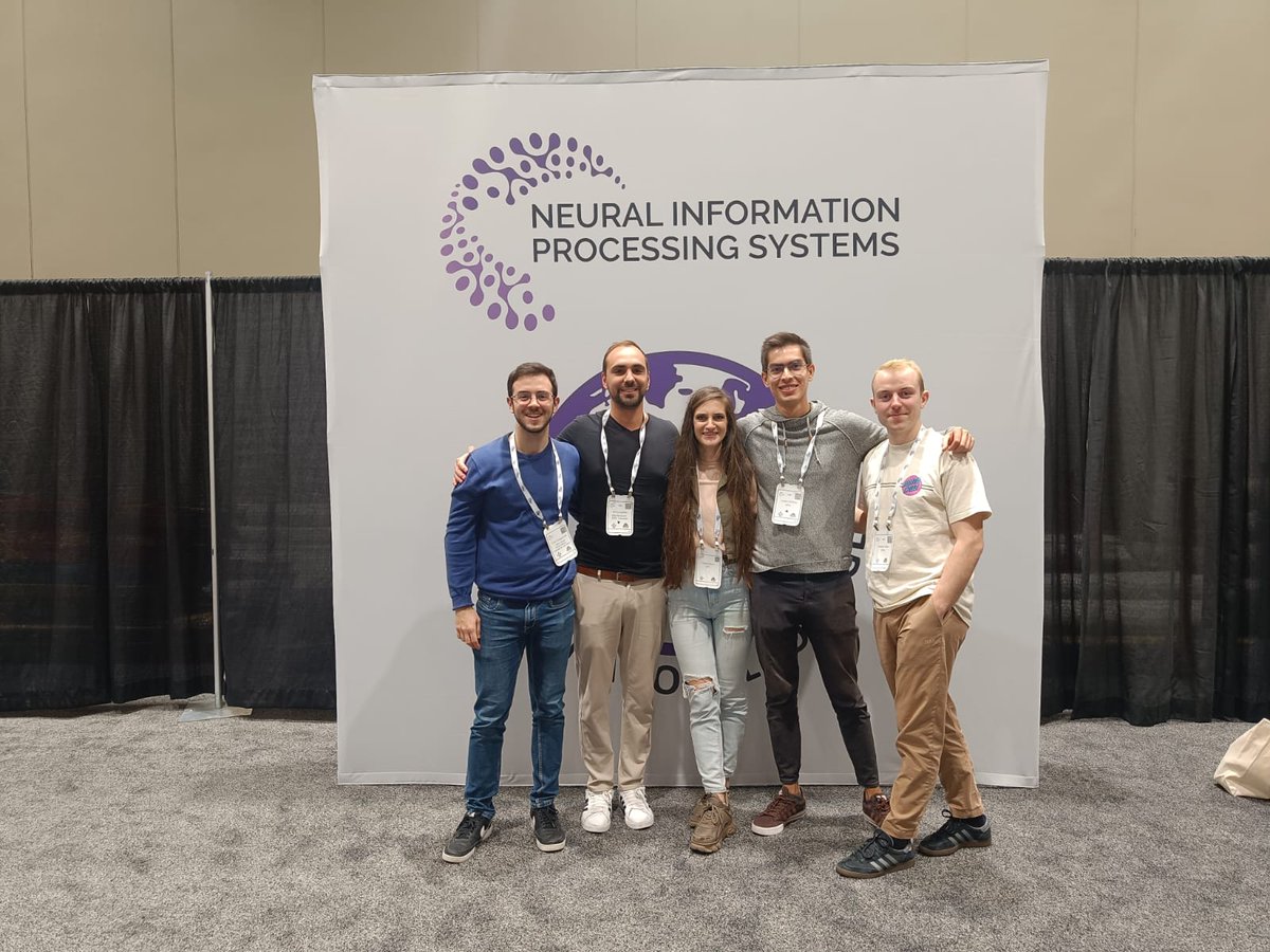 It's #NeurIPS2023 week 🎉 Great to see #NCCRCatalysis PhD students @VictorSabanza @OSchilter @6ojaHa and @drecmb with our Data Officer @_romaingrx in New Orleans! Check out their #compchem presentations and posters if you're at NeurIPS! 🧪🖥️