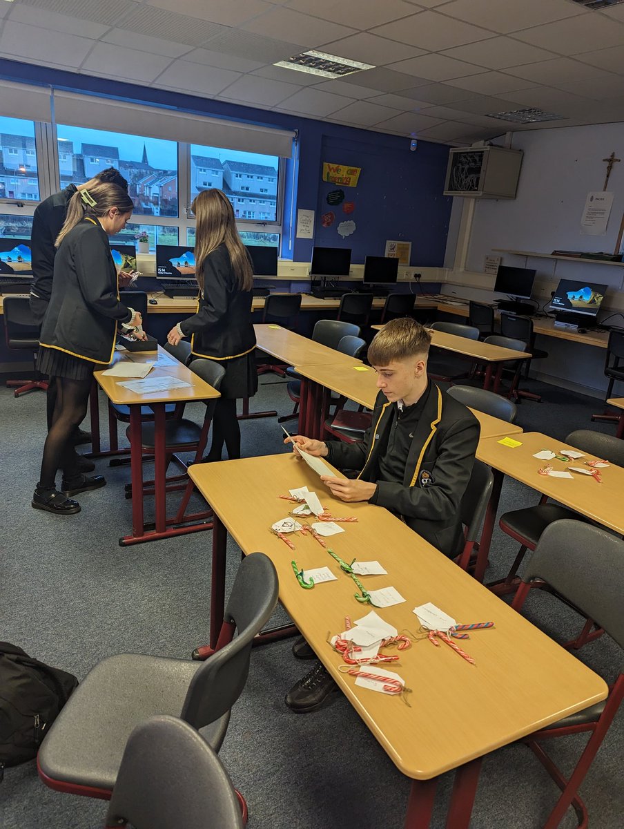 My little Christmas elves in S6 Retail organising candy cane grams to be delivered this week! Fundraising for Advent, ticking off some Stock Management outcomes, and spreading some Christmas cheer, all at the same time 😅🎄✔️ #skillsforwork #sfllw #advent #fundraising