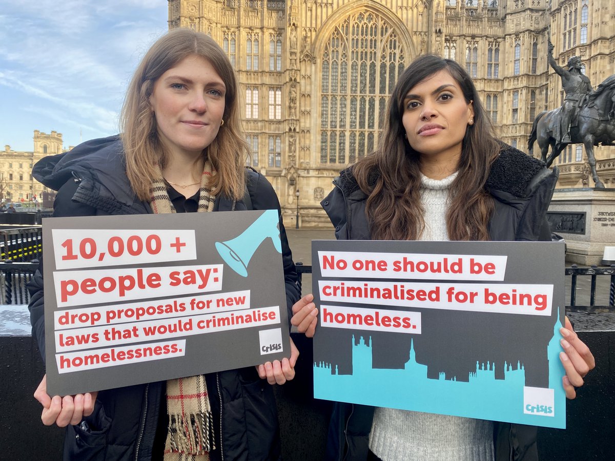 Today we handed in a petition, signed by more than 10,000 of you, with a clear message to the UK Government: drop your plans for new laws that criminalise homelessness. No one should be punished for being homeless. Thanks for standing with us. bit.ly/3NkXvH2