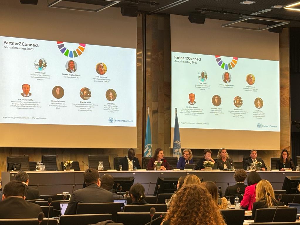 We are used to being online (almost) everywhere but <a href="/GSMA/">GSMA</a>‘s Kimberly Brown explains why #refugee connectivity is crucial: „Forcibly displaced people are 40% less covered by connectivity.“ <a href="/itu/">Int’l Telecommunication Union</a> #Partner2Connect