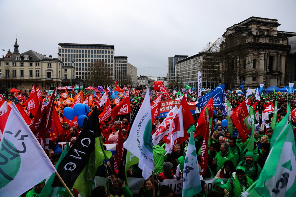 EPSUnions's tweet image. 😍An inspiring day at the @etuc_ces demonstration!

Thousands of workers across Europe united for a fair deal for workers. We stood #TogetherAgainstAusterity.

📸Check out these photos showing the strength of public service unions👇🏽