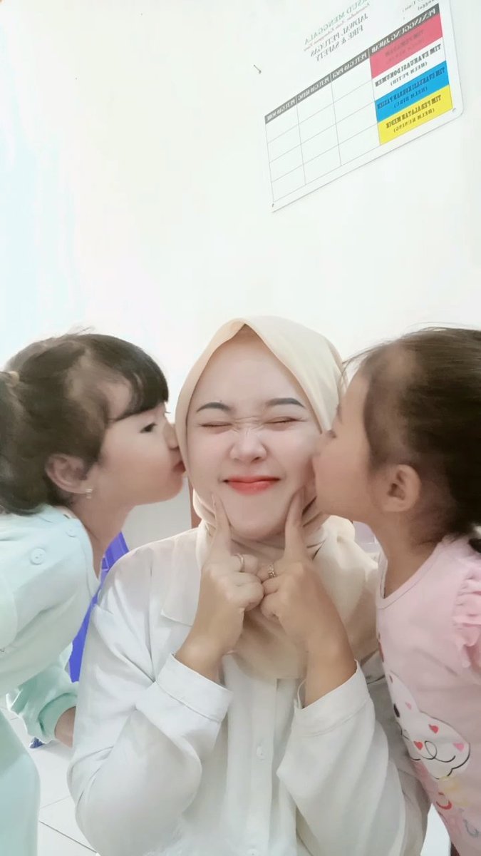 devaastria1's tweet image. Anak manis