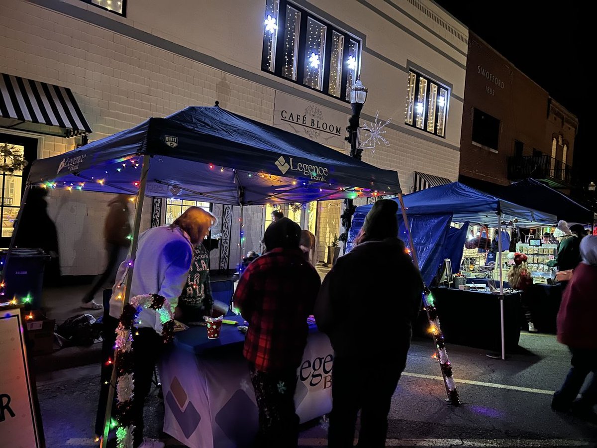 𝐓𝐡𝐞𝐫𝐞'𝐬 𝐬𝐧𝐨𝐰 𝐩𝐥𝐚𝐜𝐞 𝐥𝐢𝐤𝐞 𝐡𝐨𝐦𝐞
Our team enjoyed Johnston City's Hometown Christmas Event! We love the holiday season to enjoy our communities coming together to celebrate the most wonderful time of the year

LegenceBank.com