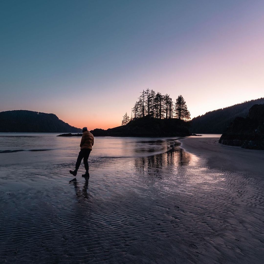 Although winters bring chilly temperatures, they offer abundant opportunities for outdoor activities with fewer crowds and a multitude of indoor activities to enjoy. View our North Island Winter Guide: vancouverislandnorth.ca/travel-tip/win… 📸 imran.mitha via Instagram #GoNorthIsland