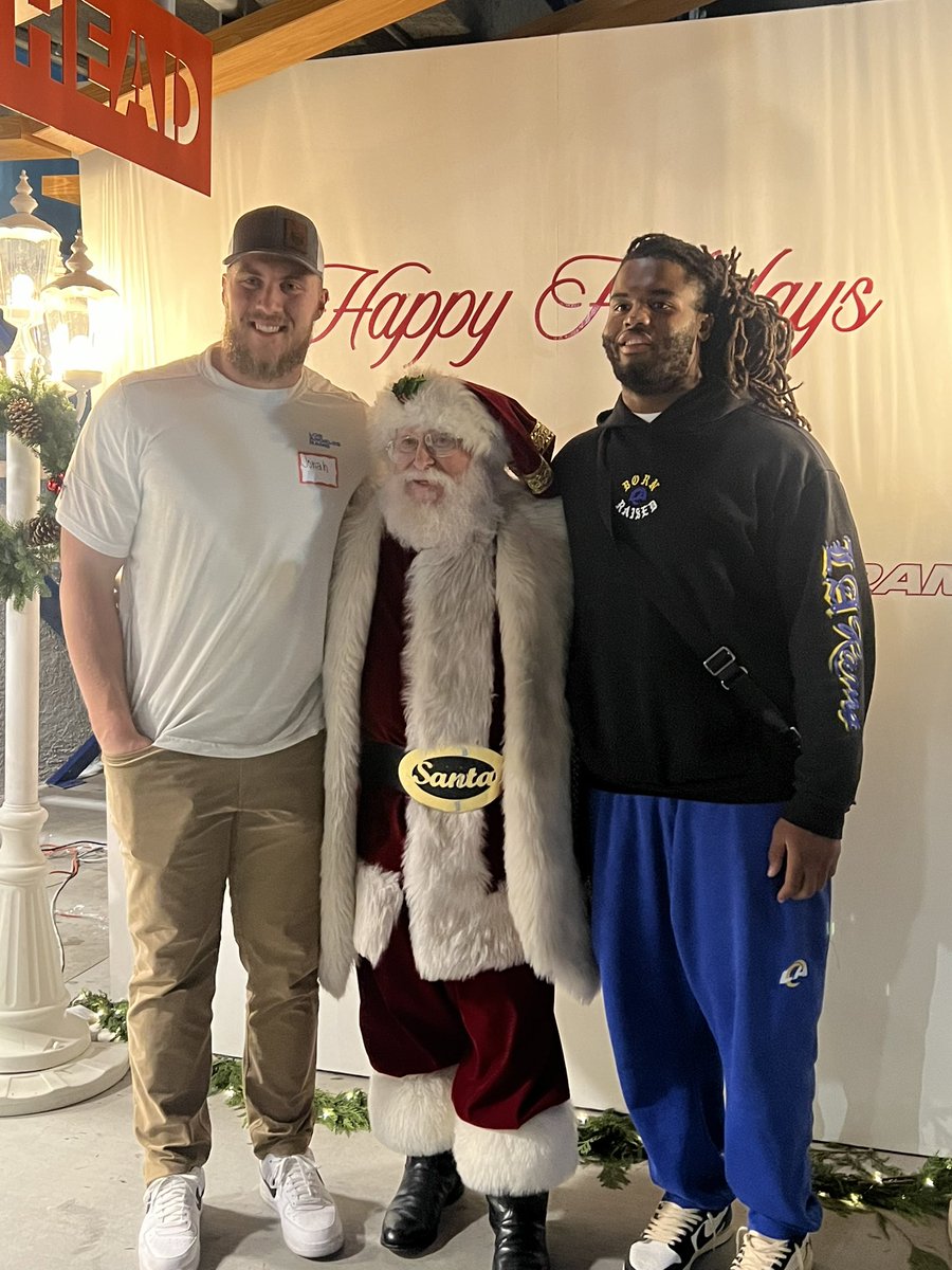Thanks to @Murchboy92 and Jonah Williams for joining the @HomeLightFamily Christmas Celebration in Inglewood last night. Little man couldn’t get enough of Jonah’s beard 😂. Santa’s beard was on point, too.🎅