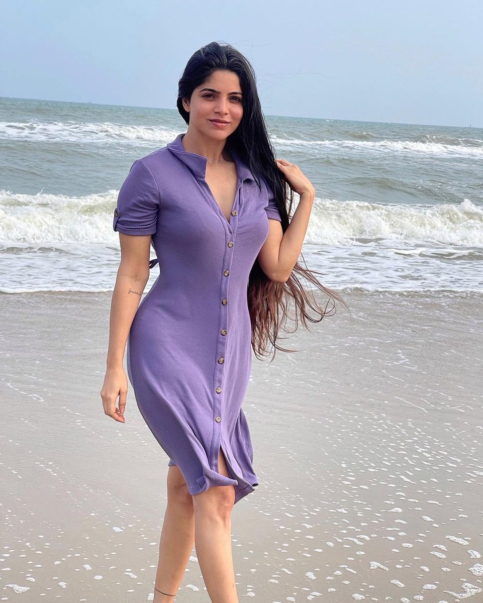 DishyCinema's tweet photo. Divya Bharti ❤️

#divya #divyabharti #tamilactress #tamilcinema #TamilCinemaNews #kollywood #photo #instagood https://t.co/bjsXZDVDKz