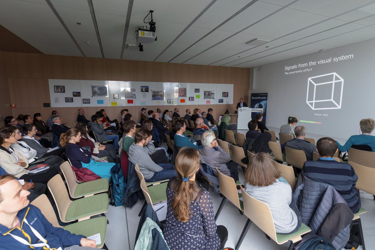 A good mixture of 9 presentations from @UniofOxford  and 15 presentations from @UniFreiburg  explored the concept of #internalworldmodels from the points of view of systems and computational neuroscience, #AI  and robot learning, psychology and human psychiatry (photo J. Gocke)