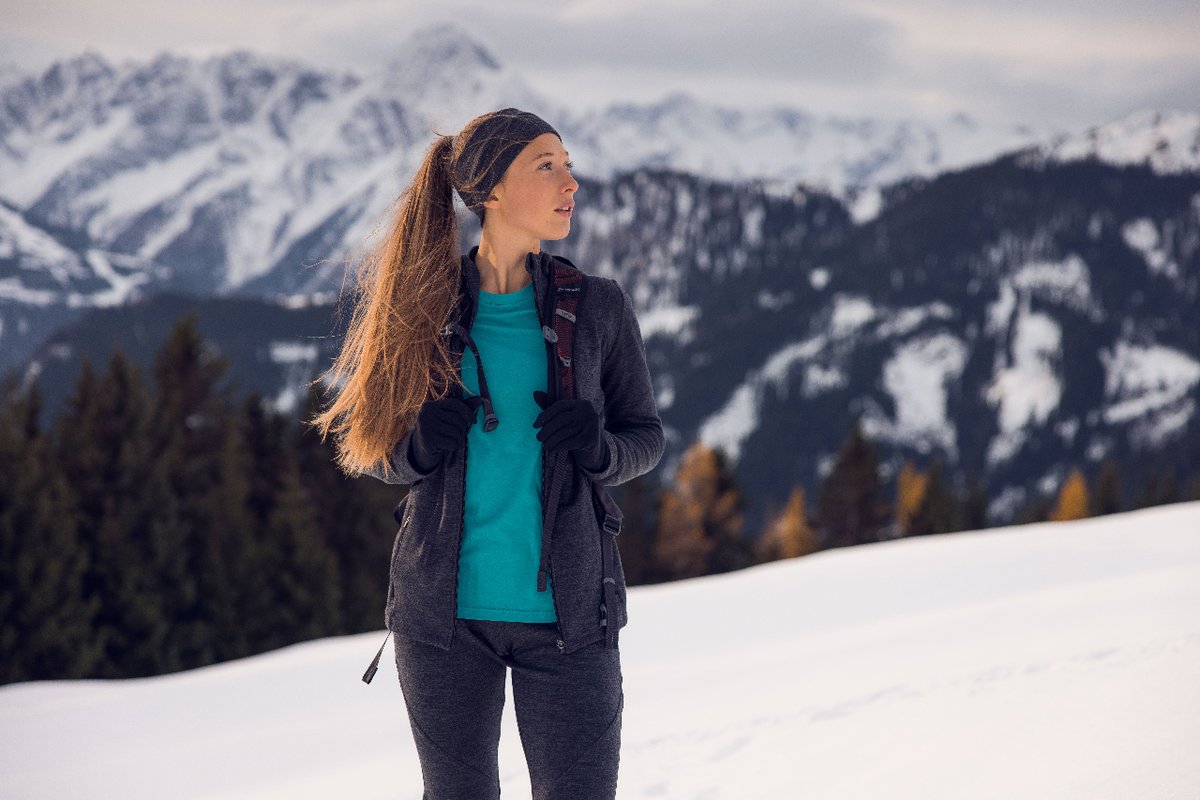 Merino-Performance für deine Outdoor-Abenteuer! Von der Skitour bis zum gemütlichen Spaziergang – unsere Bekleidung sorgt für maximale Wärme und Flexibilität. 🏔️👟🧥