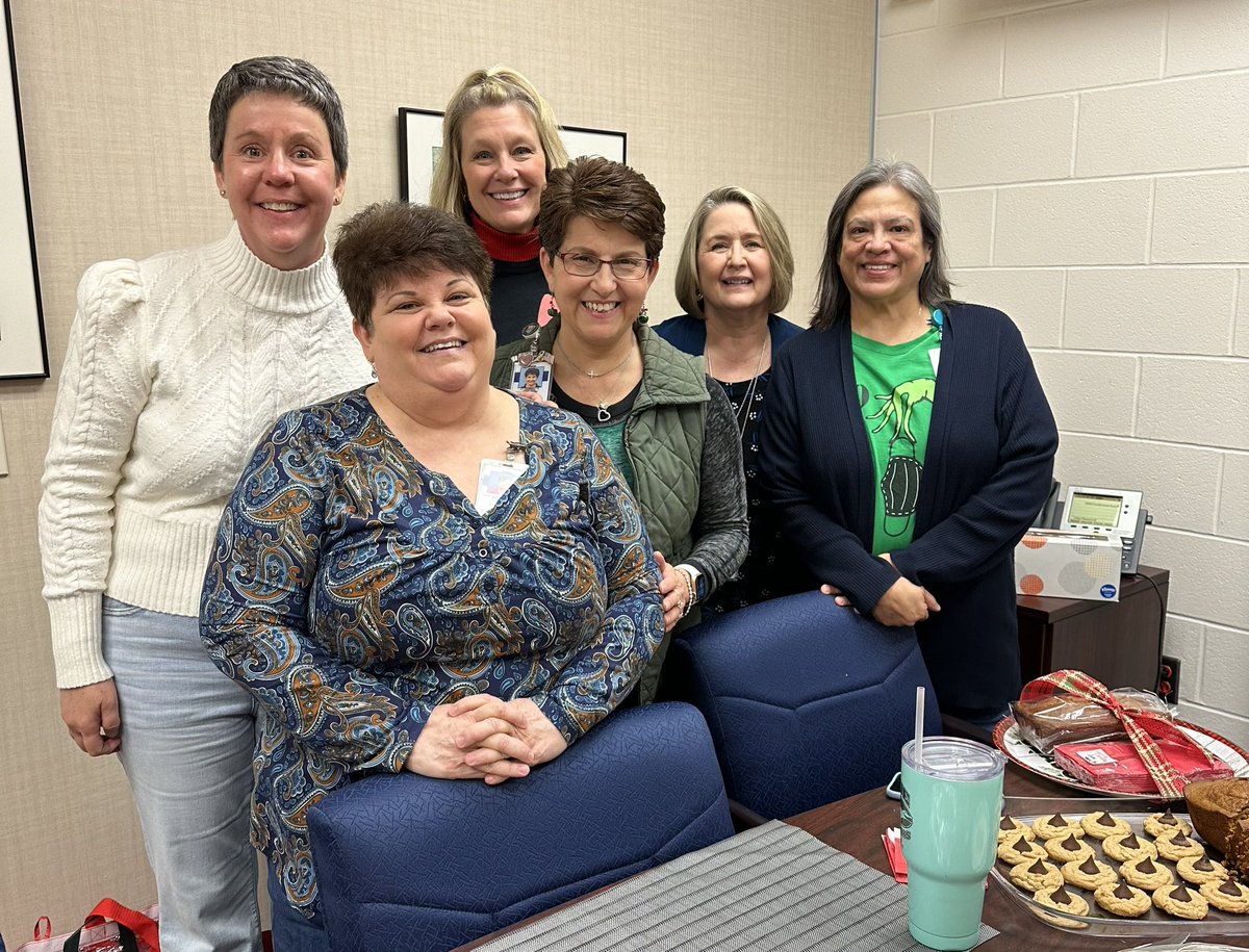 My Amazing Office Team is simply the best. You exemplify customer service. Thank you for all you do for our students and families at Aue!💚💚🐊🐊@KimberlyTwedt @ramoslulu25 @NISDAUE @SandiBonnett @BessetteKaren