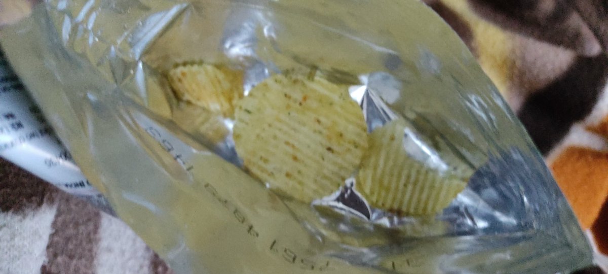Aishahere_14's tweet photo. When you open a packet of lays and you find 2 pieces of lays 🥲🥲.. sirf hawa bhar dete yrr @Lays_India
Paisa barbaad ---..😭
@Lays_India what is this behaviour !?...@LAYS #lays #chips https://t.co/v81TRpV5rU