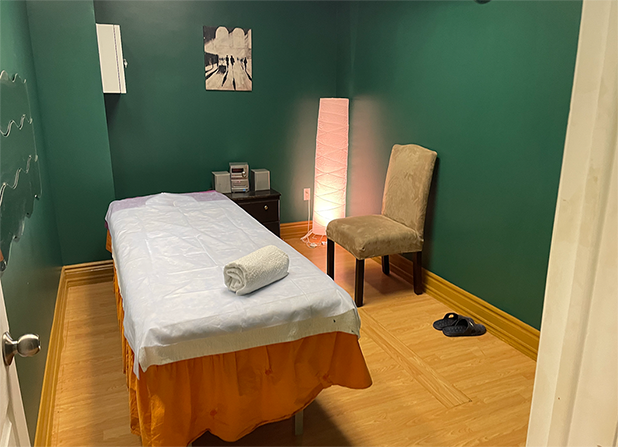 SenseBeautySpa's tweet photo. 💋Jenny &amp; Julia are in today.
Drop in for an amazing massage.
Walk Ins are always welcome.
Call/Text: 647-893-5196 to book.
Open 10:am to 9:00 pm daily.
5170 Dundas Street West, Etobicoke

#massage #etobicoke #etobicokemassage https://t.co/qXPDVYCPTM