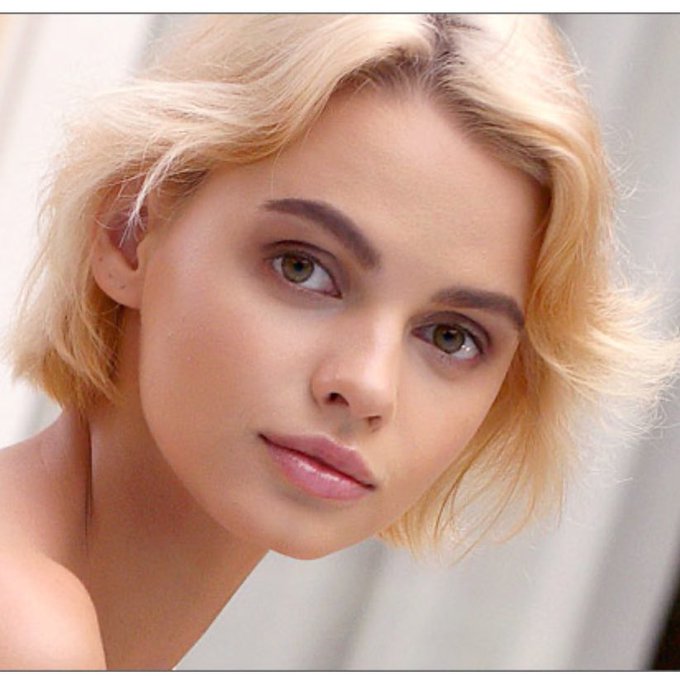 How could I do this to my lips 🤣  Before vs now https://t.co/X7xosYurn1