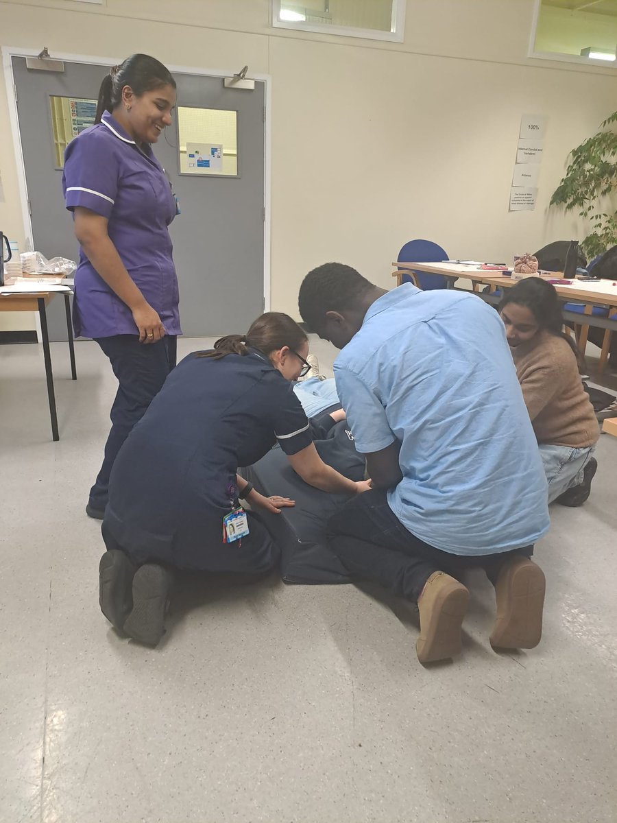 #minineuro is back!! <a href="/LTHTNEURO/">Leeds Neurosciences</a> <a href="/alonwy1/">Steph Jones</a> <a href="/RD2641001331/">Robin Darby</a>