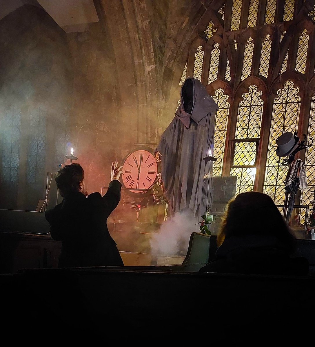 Spoiler alert… The Ghost of Christmas Yet to Come! 👻 

Usually we don’t like to post photos of Scrooge’s most terrifying visitor (as it spoils the surprise!) but this was just too good not to share 📸 

Thanks <a href="/SophyTurner/">Sophie E. Turner</a> for capturing and sharing this incredible shot 😁