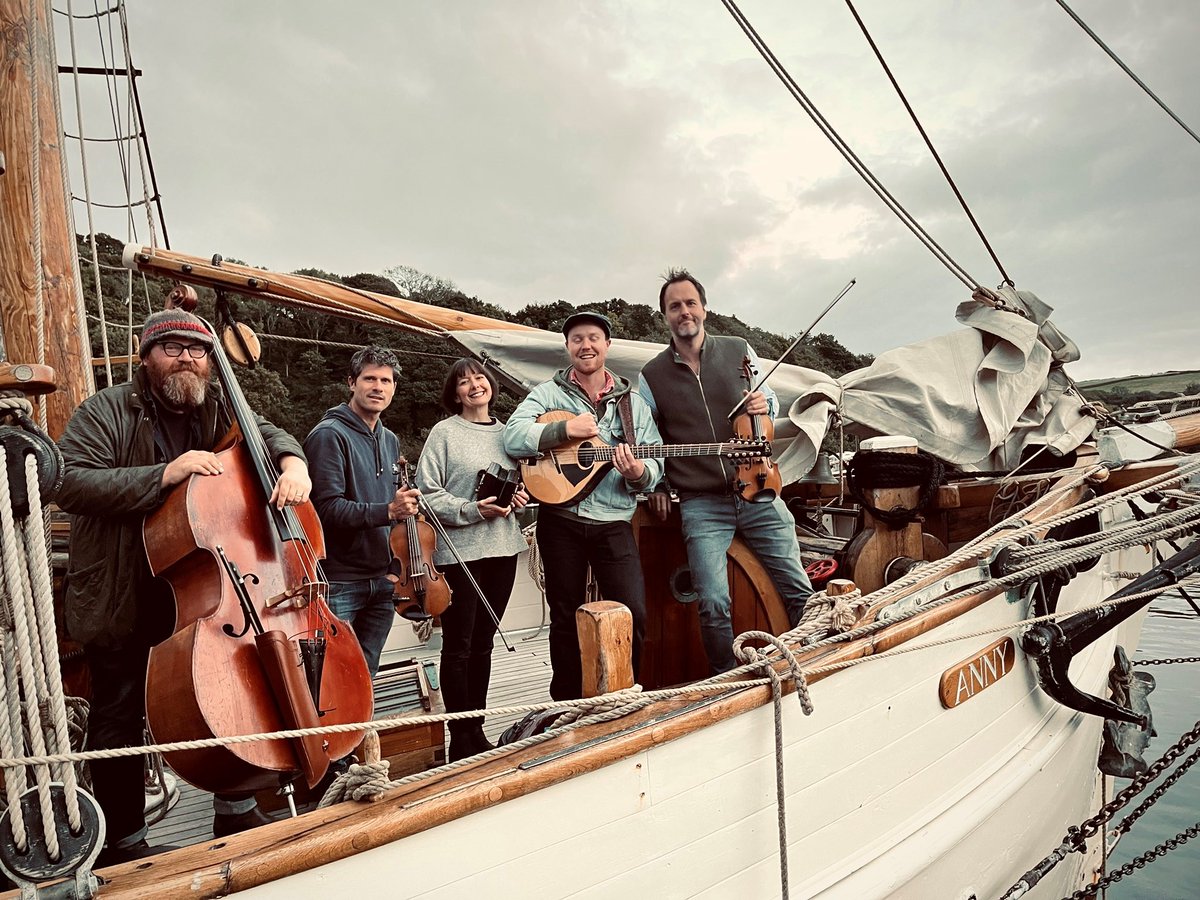 Really excited to have the Sea Song Sessions (featuring a stellar line-up: @boden_jon, @SethLakemanNews, @bennicholls10, @emilygportman & @JackRutterer) up at The Bulverton in August. Grab those Bulverton In One tickets while they're hot! tickettailor.com/events/sidmout…