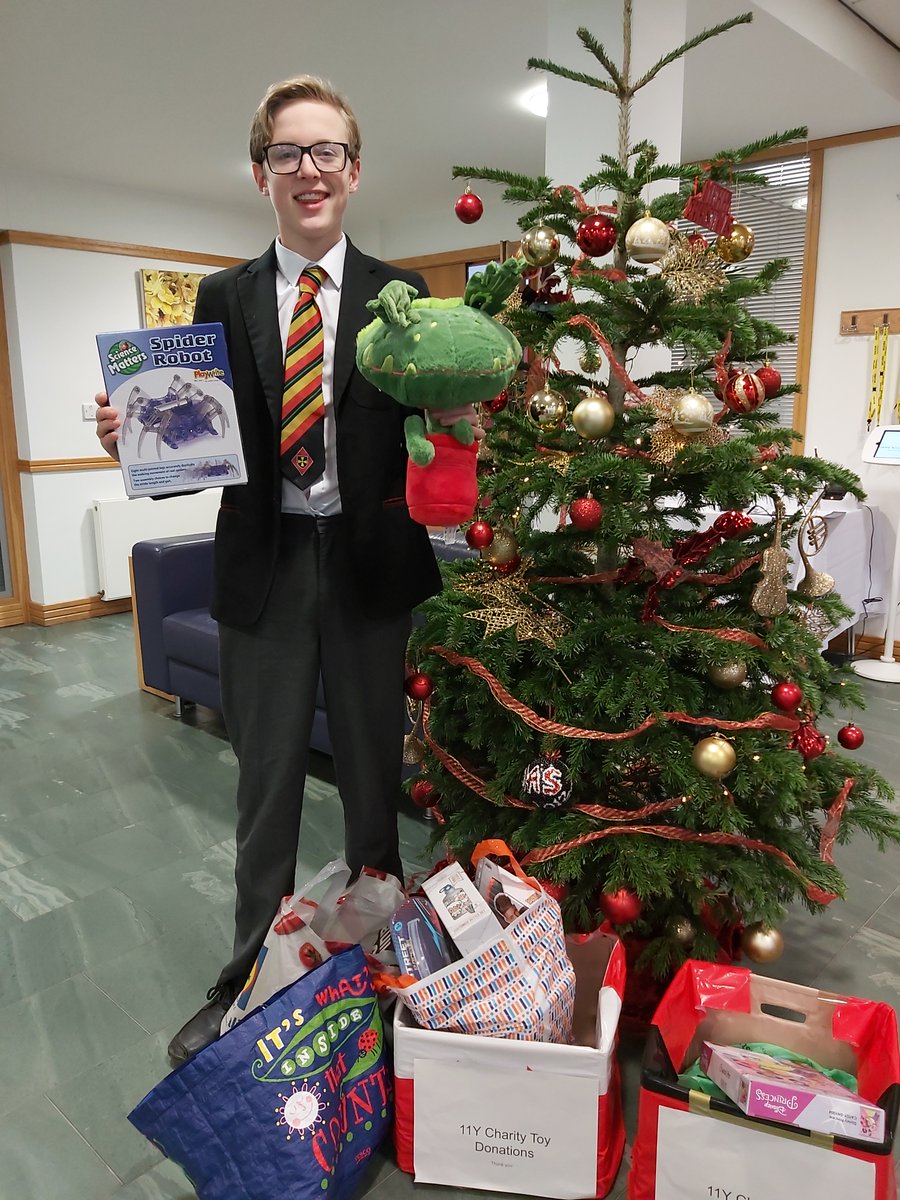 A huge well done to Form 11Y, who have been collecting toy donations for the @cashforkids #MissionChristmas appeal 🧸🎅🏻 A special well done to Scott, who was the charity lead for this project. Thank you to everyone who donated to make this collection a success 👏🏻