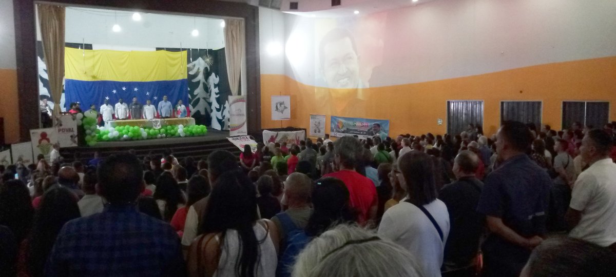 En compañía del Gobernador <a href="/JEHYSONGUZMAN/">JEHYSON GUZMÁN</a> y del <a href="/MinViceSSA/">Despacho del Viceministerio SSA</a> hoy reciben su certificado de haber aprobado el Plan de Formación y concientización de los Líderes y Lideresas CLAP de la entidad merideña

#VenezuelaLibertaria

<a href="/NicolasMaduro/">Nicolás Maduro</a>
<a href="/LealTelleria/">M/G Carlos Leal Tellería</a>
<a href="/MinAlimenVen/">minalimentacion_ve</a>
<a href="/NelsonLAlvarez/">Nelson Álvarez</a>