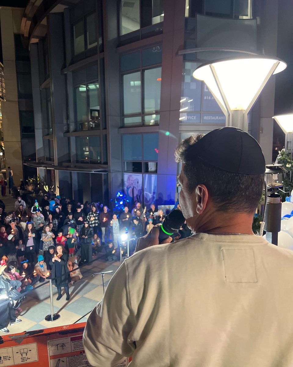 It was a beautiful Festival of Lights at Sherman Oaks Gallery. 

Thank you to Rabbi Yosef Teitelbaum and the Chabad of Sherman Oaks for allowing me the honor of lighting the menorah. 

Happy Chanukah!!!