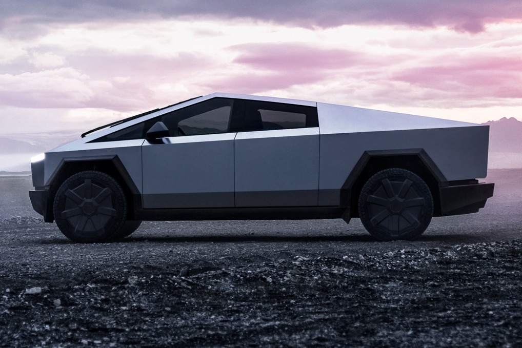 fricaFilms1's tweet photo. NOTICIAS DE LA SEMANA🗞️
#Tesla comenzó la comercialización de la #Cybertruck en EE.UU.
La carrocería es de aleación de acero.
Inicialmente, la gama estará compuesta por dos motores eléctricos, uno de 608 CV y 547 km de autonomía, y la tope de gama de 857 CV y 515 km. https://t.co/buIUBHoaXP