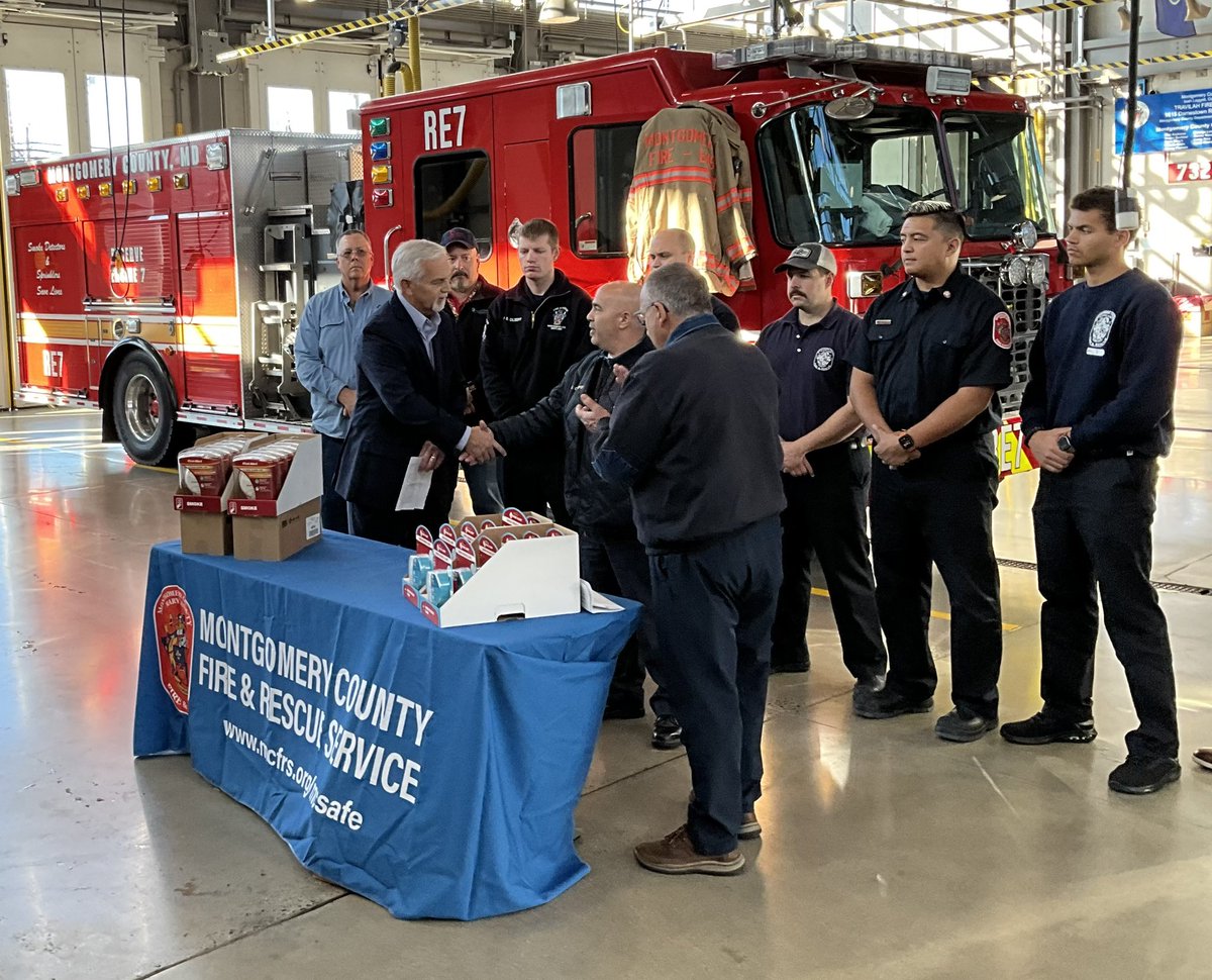 D/C Gary Cooper accepted (on behalf of @MCFRS) the generous donation of 650 Smoke and 350 CO Detectors from our wonderful parters PEPCO AND Lowes (Part of PEPCO’s Emergency Services Partnership Program). In 19 years over 60,000 detectors have been donated. @pepcoinc @Lowes