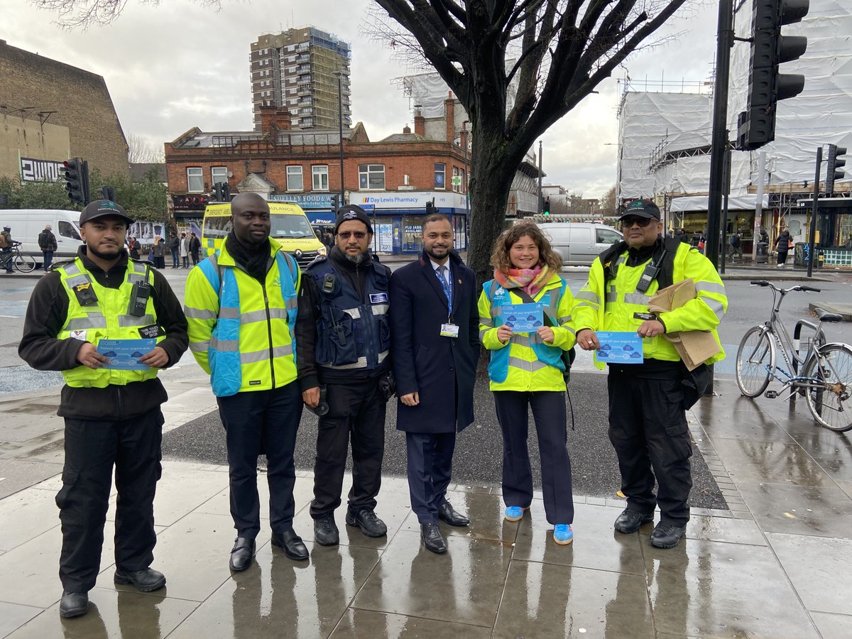 Stopped? 🚗 Turn off your engine! ☁️  

Officers are out around the borough regularly raising awareness about the harmful effects of air pollution &amp; encouraging drivers to turn off their engines when stationary. 

Learn more about anti-idling ➡️ orlo.uk/JKVk6