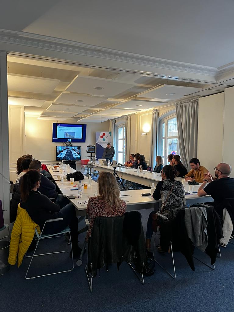 SFAR_ORG's tweet photo. 🤩 Aujourd’hui se tenait la dernière édition 2023 de la formation « accès vasculaires superficiels échoguidés » du comité IADE. Merci aux participants et à @VygonGroup, @GE_France, et @SmithMedicalDSC pour le matériel !

➡️Prochaine formation le 08/02/24 !

✍️ Inscription à venir https://t.co/ozpqHsb66H