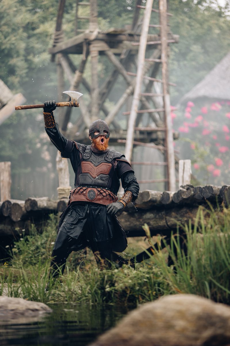 Adrénaline et frissons !🗡️​ Oseriez-vous défier nos vikings dans les yeux ? 😨 ©David Piole ©Arthur Aumond #PuyduFou #Vikings #PuyduFou2023 #Emotions