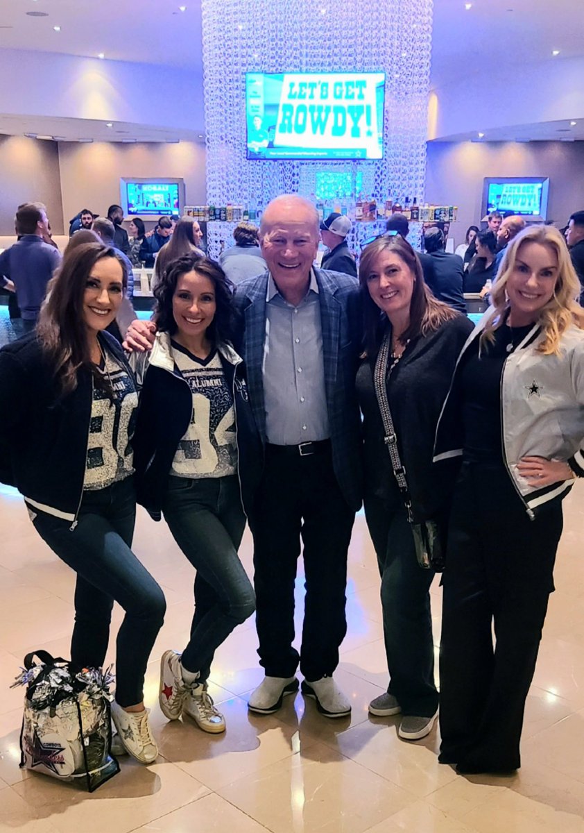 Four of my Super Bowl XXX Cheerleaders! Was great to see them at Cowboy-Eagles game! ⁦⁦⁩ “They all could play today”⁦@dallascowboys⁩