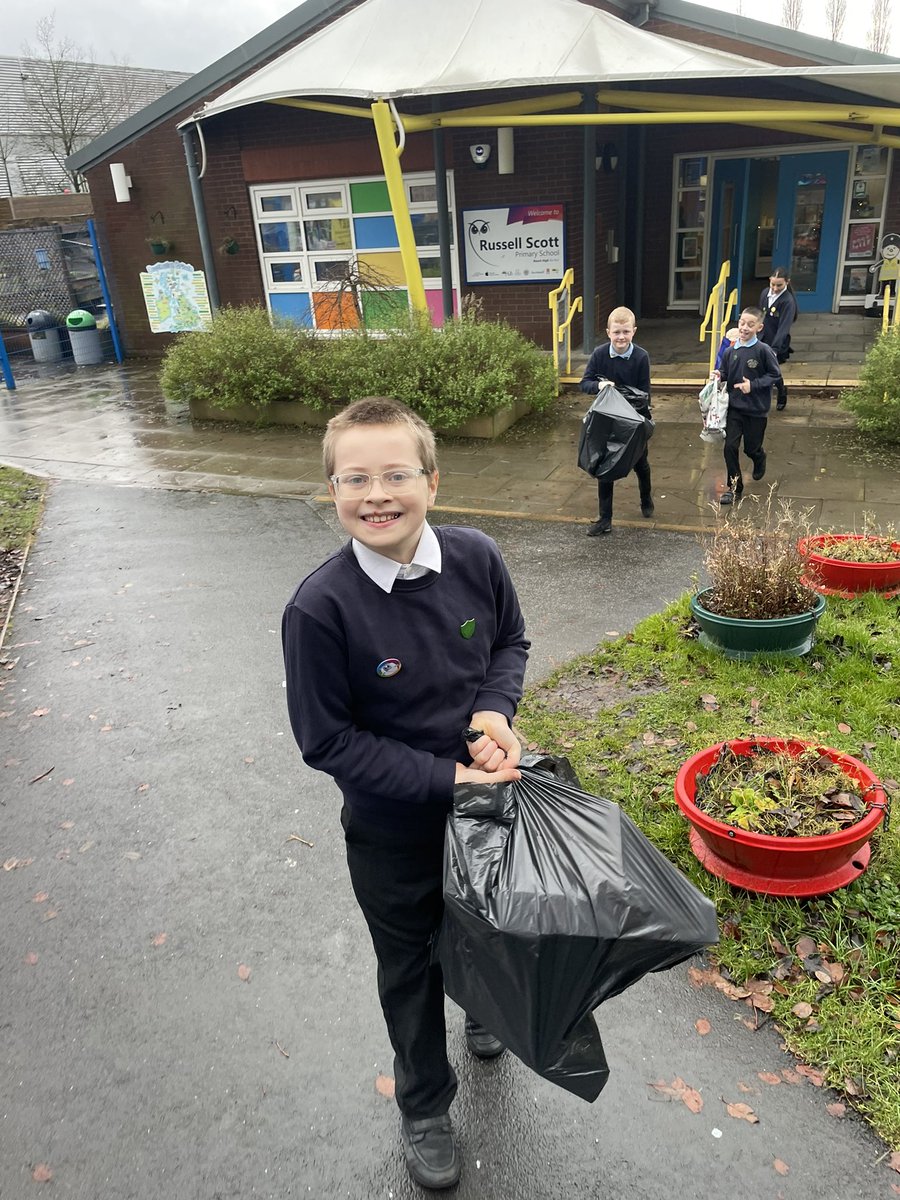 An enormous thank you to everyone at @RScottPrimary who has donated all of these wonderful toys to the #TamesideToyAppeal. - It’s the final week of the toy appeal and we are seeing huge amounts of toys now making their way to the children’s centres across Tameside. 🎅 #ThankYou