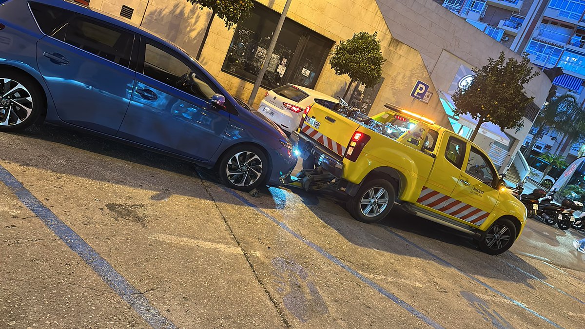 Pues lamentable la atención de <a href="/Toyota_Esp/">Toyota España</a> y del concesionario de Malaga <a href="/ToyotaCumaca/">Toyota Cumaca Motor</a> , con el coche averiado en el taller desde hace 15 dias, aun no me dan respuesta ni solución, aclarar que esta en total garantía oficial, si al final todas las marcas son igual de malas, cuando