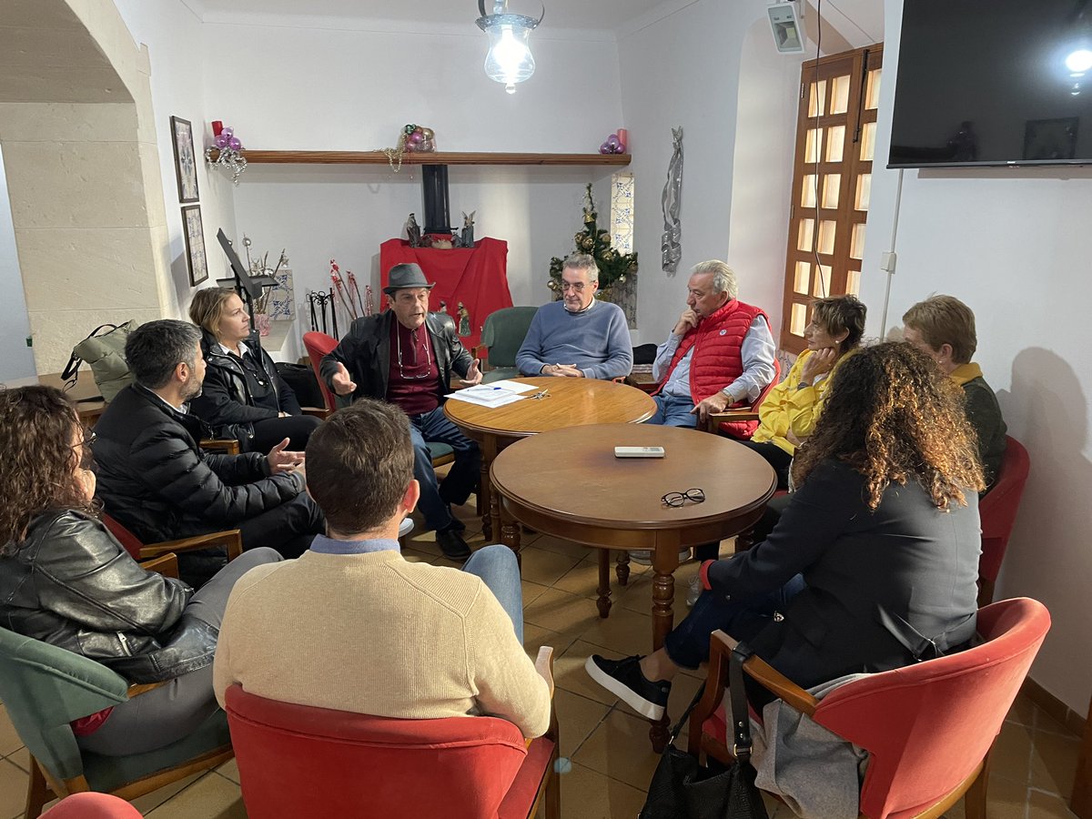 Acabam la visita a Montuïri amb una reunió molt profitosa amb l’Associació de Gent Gran del poble. Gràcies per rebre’ns i explicar-mos totes les vostres necessitats. Hem pres nota de tot!