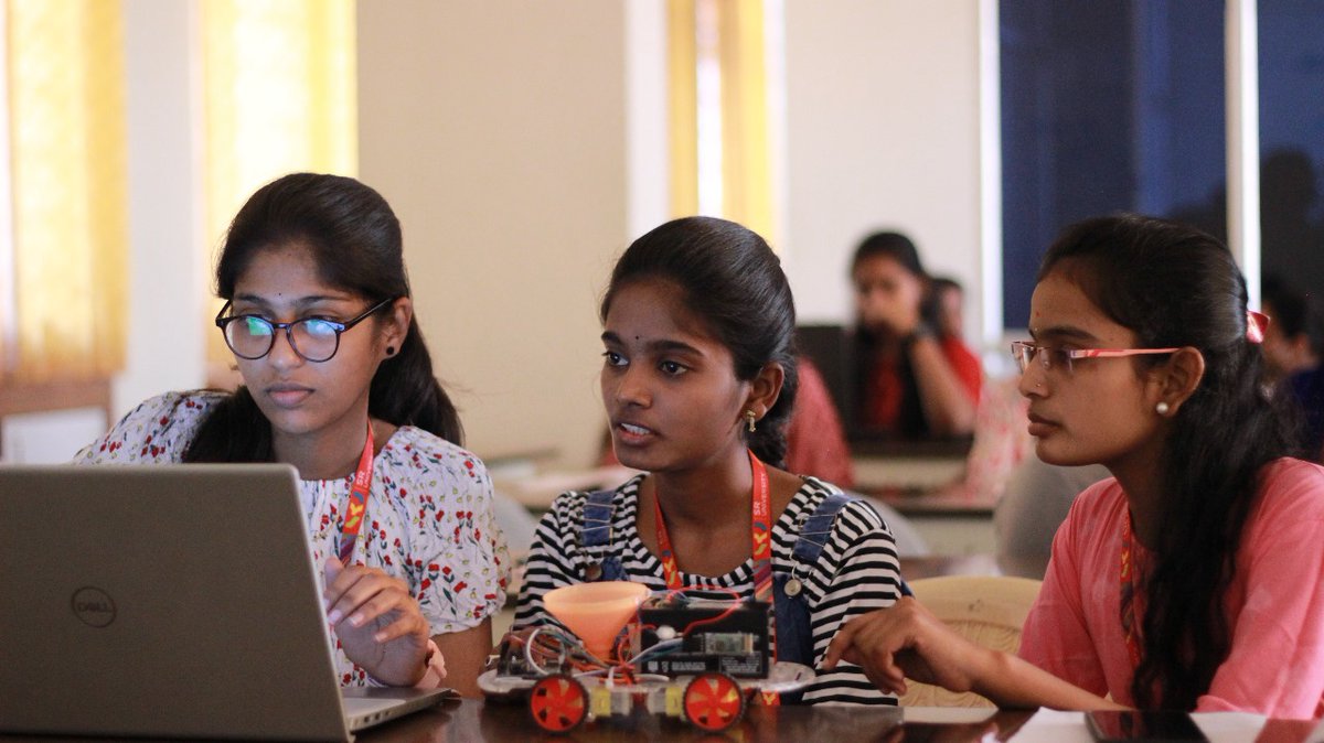 ECESRUniversity's tweet photo. The ECE Department's Hackathon for our bright students was a success! On 11/12/2023, our first-years showcased their creativity and explored the core aspects of Engineering. 
#hackathon #studentinnovation #sruniversity #ecesru
@sr_university https://t.co/3XGHbYJTQC