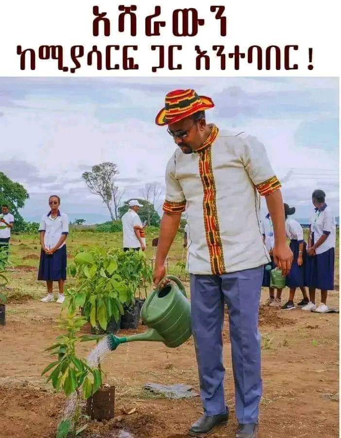 parlamament's tweet photo. የጠቅላዮ ትውልድ ይገነባል ሚኒስተሩ ደሞ አሸባሪ ያጠናክራል የኢትዮጵያ ህዝብ ይፍረድ ጭንቅላት ያለው አይቶ ማመን የሚችል ይፍረድ አብይን የመተቸት አቅም የሌለው ሁሉ እየተነሳ ይተረተራል ጎንበስ ብላቹ ሰርታቹ አሳዮ ሲባሉ ይተቻሉ ሀሳብ የሌላቸው https://t.co/eBPKYhRxdT