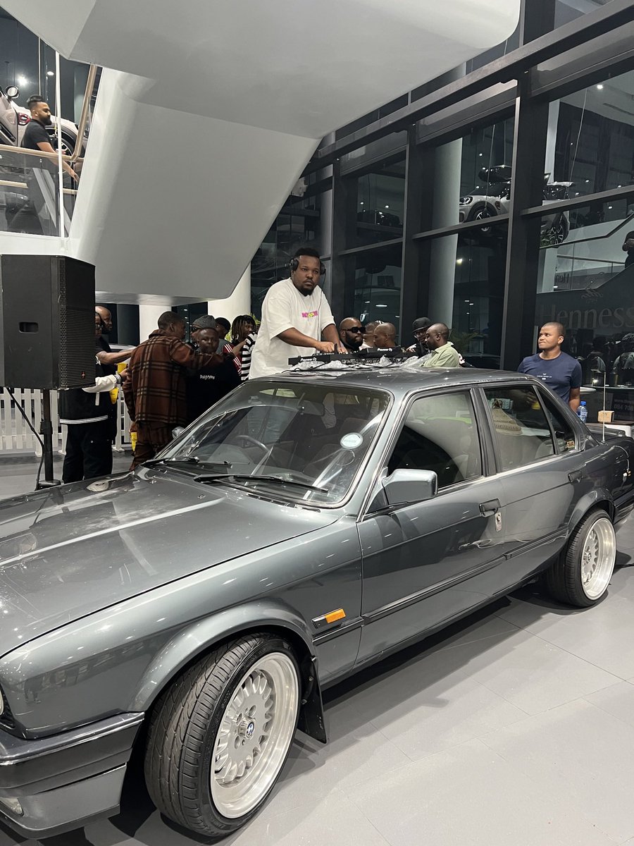 Still one of the coolest Dj set ups of all time it screams heritage