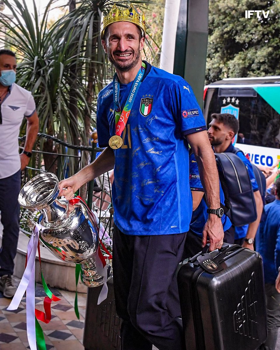 A list of players who said Giorgio Chiellini is the best defender they faced 👑👇

Bernardo Silva : “Chiellini is the best defender I ever faced.”

Zlatan Ibrahimovic: “Chiellini is the toughest marker and the defender that makes me suffer the most.”

Edinson Cavani: “The