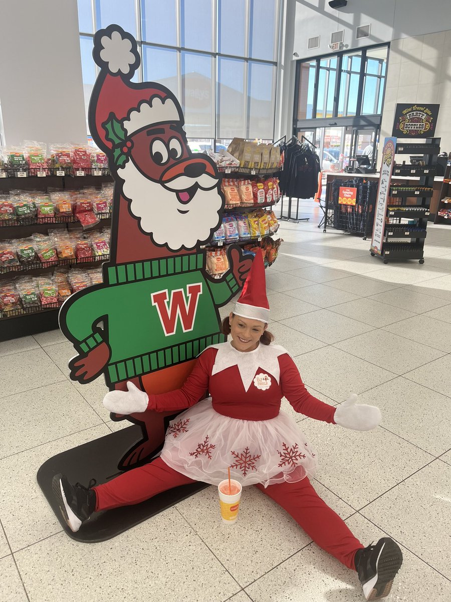 Wally’s the #HomeoftheGreatAmericanRoadTrip and random sightings of #ElfOnTheShelf  #Seasons_Greetings