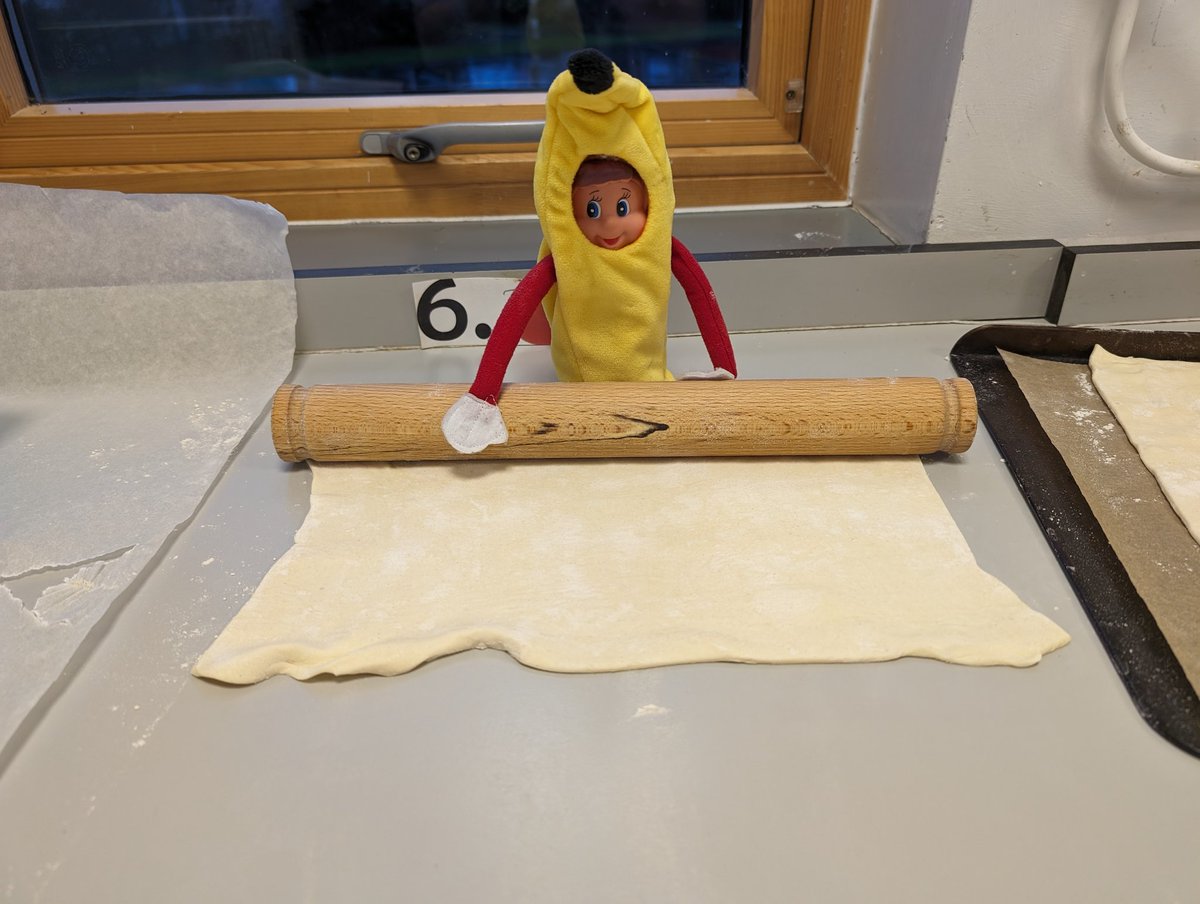 ComputingMr's tweet image. Ebannana Scrooge had a great time taking part in the students baking reward after-school today!
#Baking #Reward #teamhavelock @HavelockAcademy