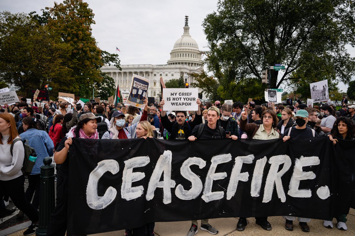 New: In an open letter, Congressional interns accuse their bosses of having 'suppressed' and downplayed demands for a ceasefire. A survey of 71 offices recorded *693,170* emails, voicemails and calls for a ceasefire since the bombing of Gaza began: huffpost.com/entry/open-let…
