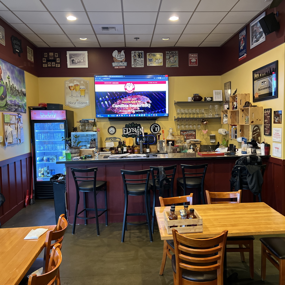 Looking for a great place to meet for an early morning company meeting? Need a spot for your networking group to meet? The dining room at here is a great place to meet and is available mornings from 7am-10am. #bothell #meetingplace #companyparty #networkinggroups #woodinville