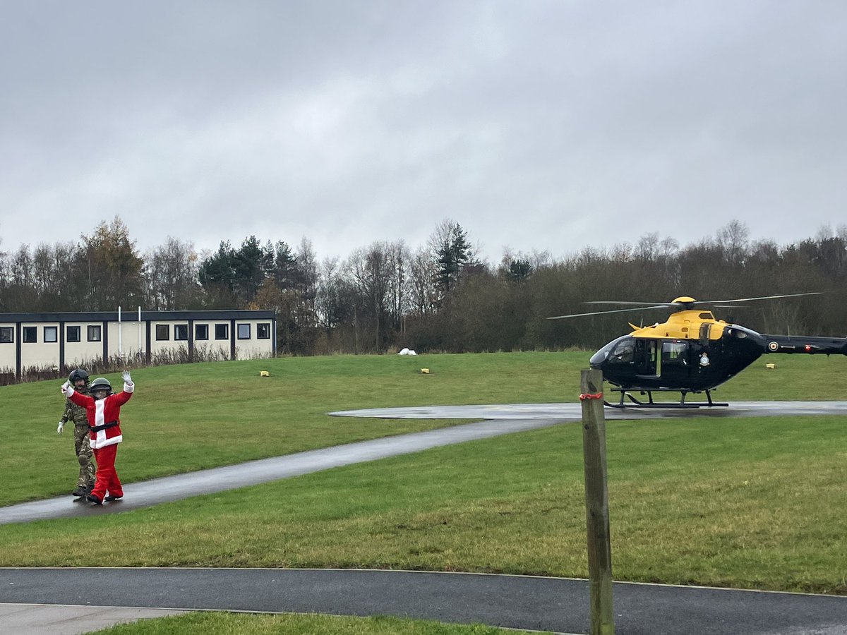 Santa visited <a href="/SATHWMpaeds/">Childrens Ward @SATH</a> today via helicopter! <a href="/RoyalAirForce/">Royal Air Force</a> I think the grown ups were more excited than the children!!! 🧑‍🎄🧑‍🎄🧑‍🎄