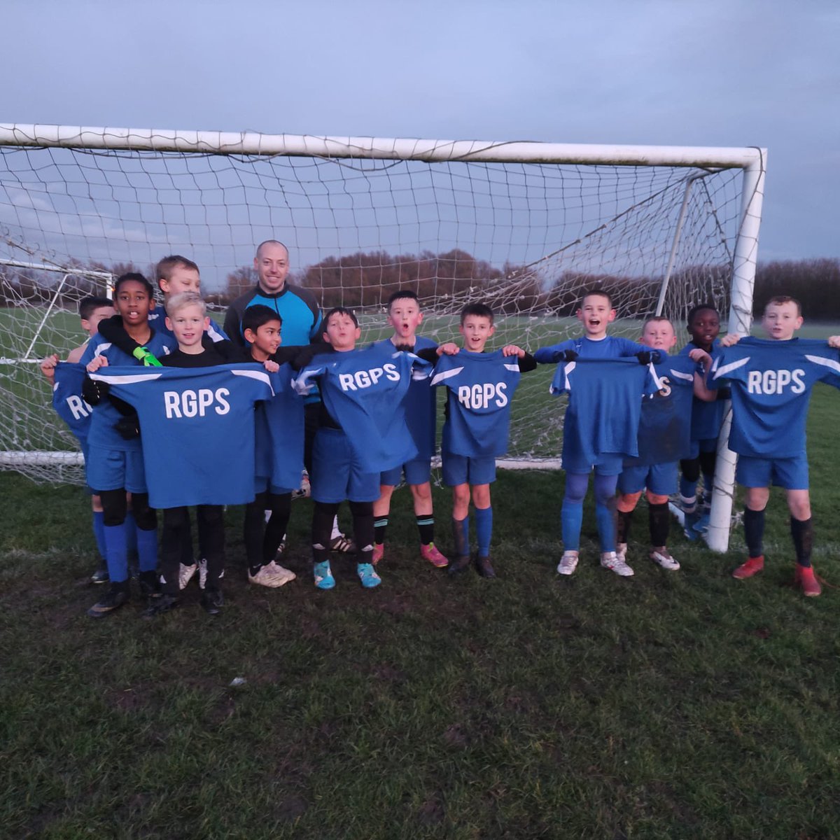 Congratulations to the boys football team who beat Valence school 12-1 tonight!
The boys voted Albert as player of the match. Thankyou to Valence, Mr Howlett for coaching and to Eastbrook for hosting 🥅⚽️